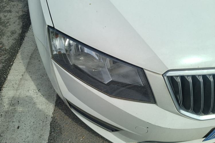 Used Skoda Octavia 2016 1.6L Manual Smart Drive Version
