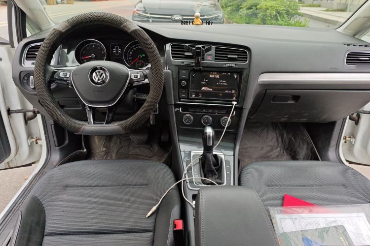 Used Volkswagen Golf 2019 1.6L Automatic Comfort Model China V Standard Center Console
