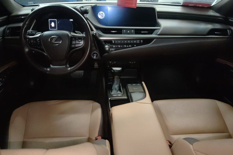 Used Lexus ES 2020 300h Premier Edition
