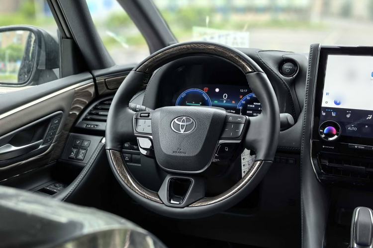 Used Toyota Alphard 2024 Dual-Engine 2.5L Deluxe Edition
