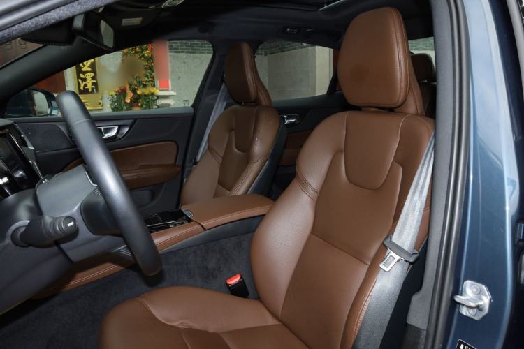 Used Volvo S60 New Energy 2022 T8 eDrive Hybrid All-Wheel Drive Smart Luxury Edition Interior 11