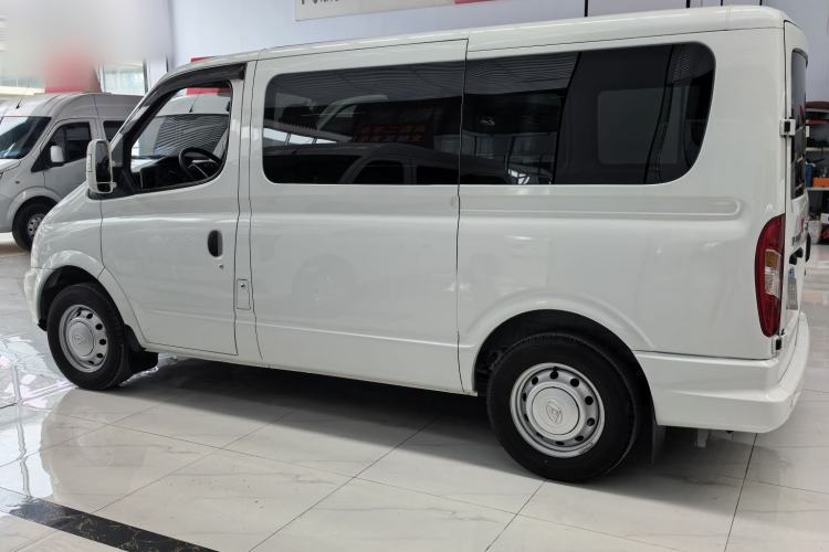 Used SAIC MAXUS Xintu V80 2023 2.0T AMT Classic Aoyuntong Short Wheelbase Ultra-Low Roof 5/6-Seater