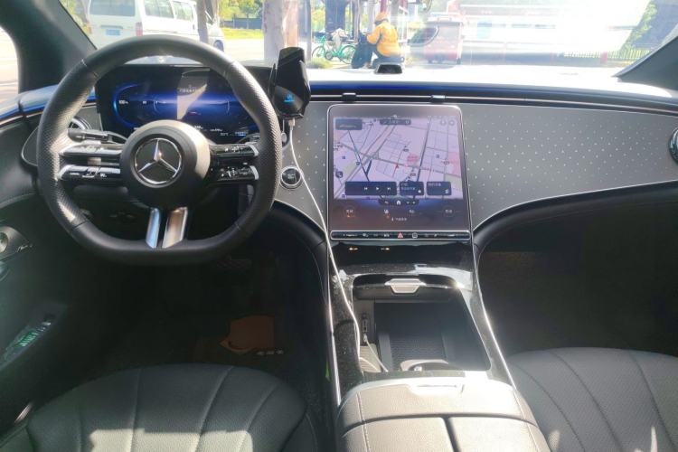 Used Mercedes-Benz EQE 2022 350 First Edition Special Version Center Console