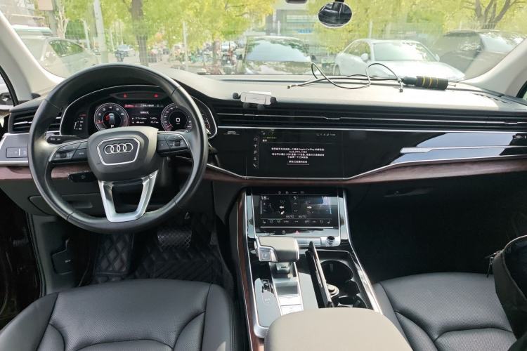 Used Audi Q7 2021 45 TFSI quattro S line Sport model Center Console