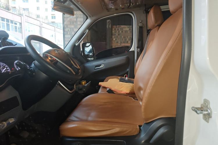 Used SAIC MAXUS Xintu V80 2021 2.0T Manual Classic Aoyuntong 127 PS Mid-axle Mid-roof 6/7/8/9-Seater Left Front Seat