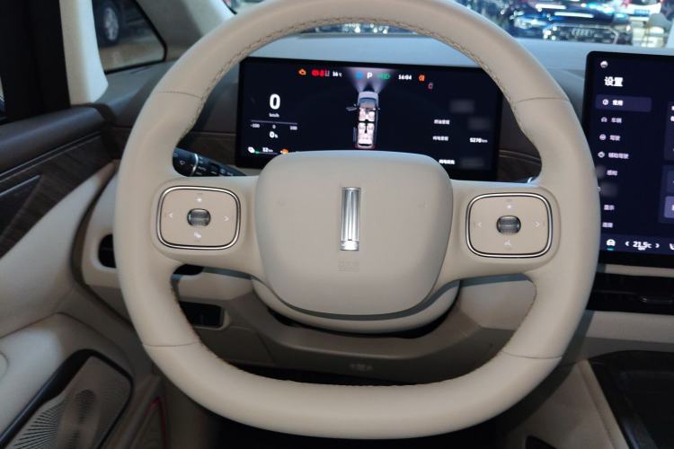 Used Wey Gaoshan 2025 Four-Wheel Drive Alpine 8 Steering Wheel