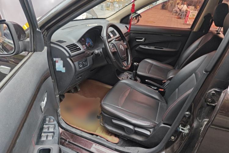 Used Dongfeng Fengon 370 2016 1.5L Manual Luxury Version SFG15-05 7 Seats Driver Seat