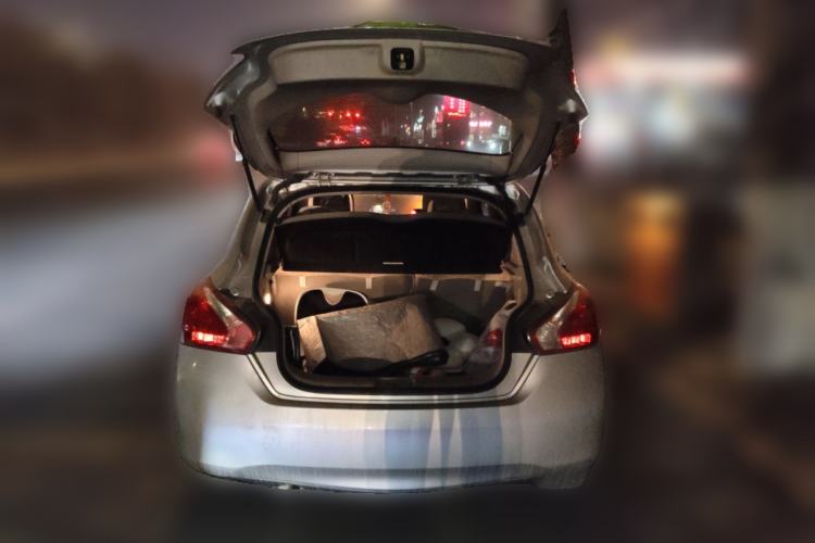 Used Nissan Tiida 2011 1.6L CVT Luxury Edition Trunk