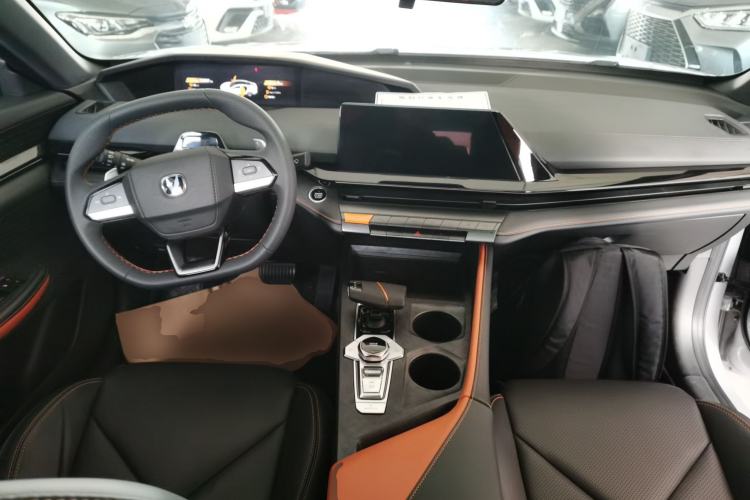 Used Changan UNI-V 2022 1.5T Prestige Version