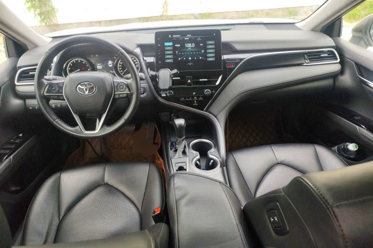 Used Toyota Camry 2021 2.0G Luxury Edition
