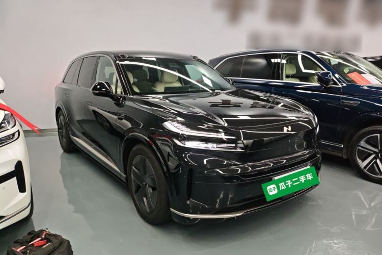 Used ONVO Luxeed L90 2025 Model—Max Six-Seater Version Front Right 45 Deg