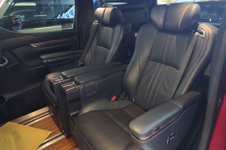 Used Toyota Alphard 2018 Revised Version 3.5L Premium Edition
