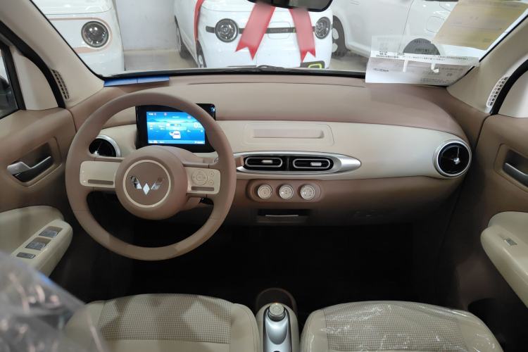 Used Wuling Hongguang MINIEV 2025 Four-Door Version Advanced Edition Center Console