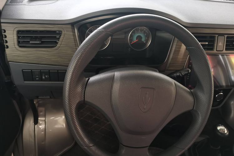 Used Jinbei Hiace X30 2023 1.5L Super-Comfortable Passenger Van 5/6/7-Seater Non-Air-Conditioned Version Model SWC15M