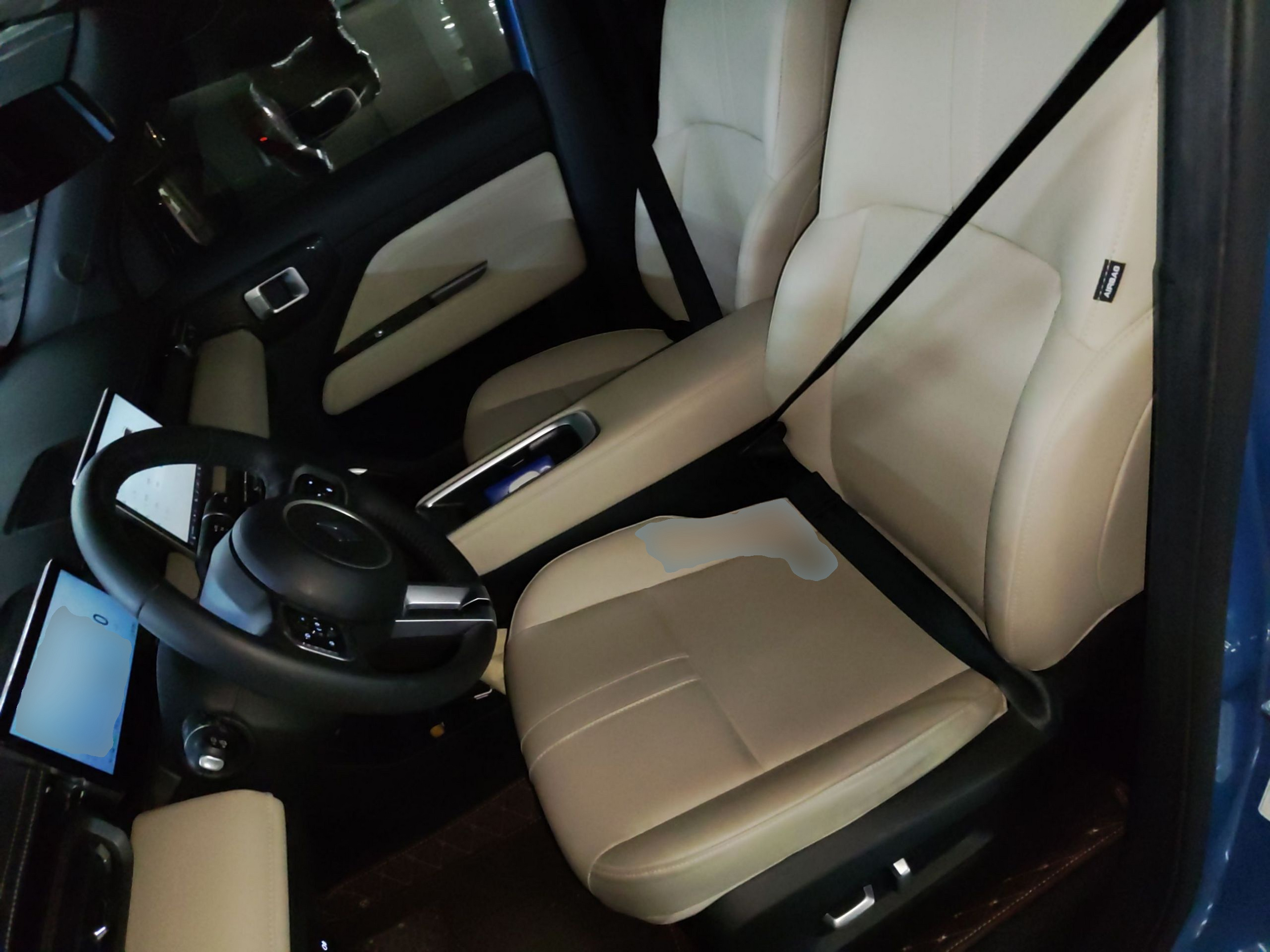 المقاعد الأمامية داخل السيارة