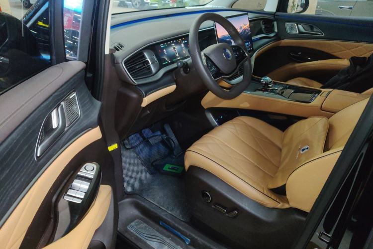 Used Denza D9 2024 DM-i 980 Four-Wheel Drive Flagship Model
