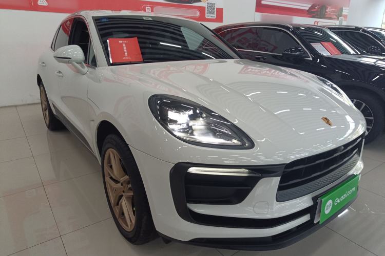 Used Porsche Macan 2022 Macan 2.0T Front Right 45 Deg