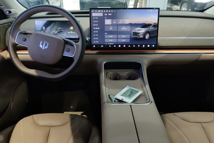 Used Leapmotor C11 2026 Range-Extended 300 LiDAR Prestige Edition Center Console