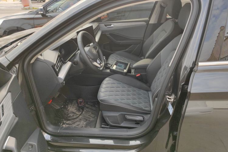 Used Volkswagen Sagitar 2023 300TSI DSG Excellence Edition Left Front Seat