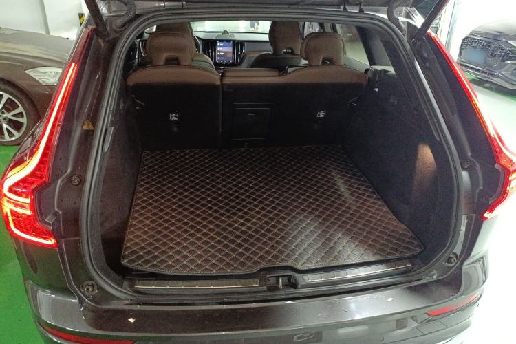 Used Volvo XC60 2023 B5 4x4 Smart Luxury Edition Trunk