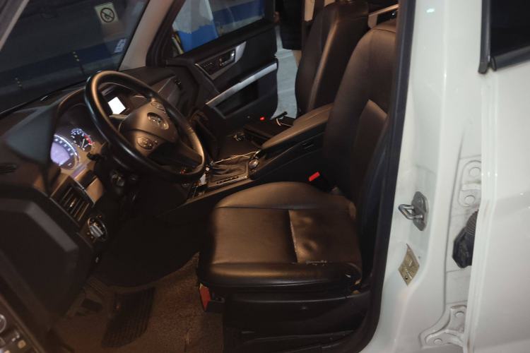 Used Mercedes-Benz GLK-Class 2011 GLK 300 4MATIC Fashion Model Left Front Seat