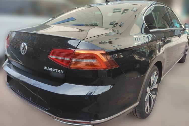 Used Volkswagen Magotan 2018 330TSI DSG Luxury Model Rear Right 45 Deg