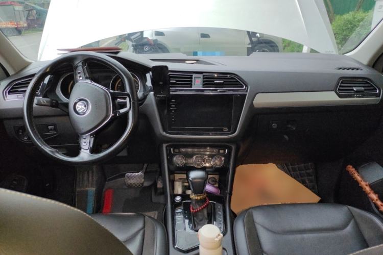 Used Volkswagen Tiguan L 2019 Revised 330TSI Automatic Two-Wheel Drive Smart & Luxury Edition China VI Standard Center Console