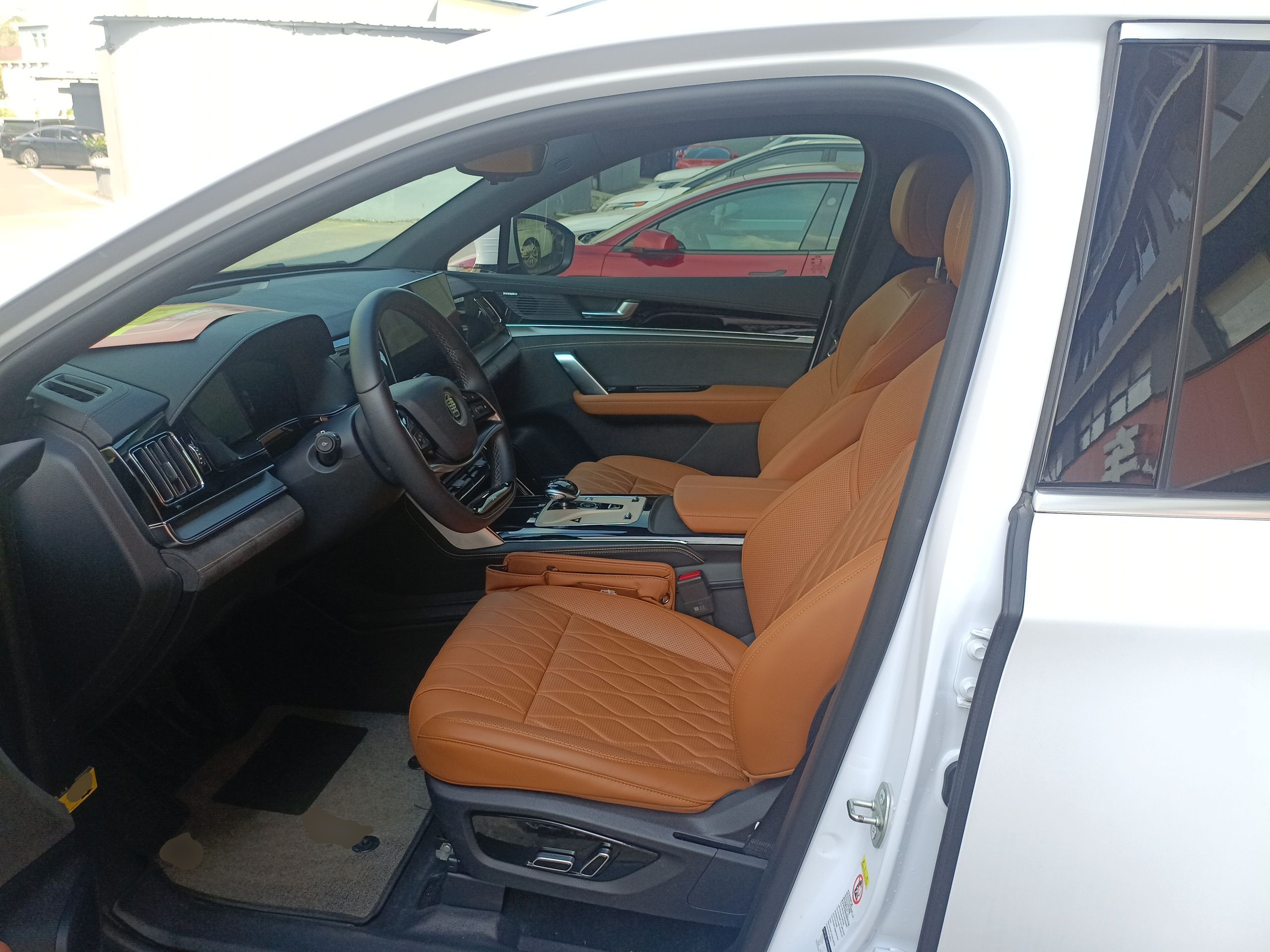 المقاعد الأمامية داخل السيارة