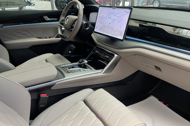Used BYD Tang New Energy 2025 DM-i 115KM Cloud Ride Flagship Model Interior 4