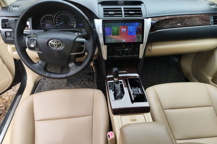 Used Toyota Camry 2016 2.0E 10th Anniversary Elite Edition Center Console