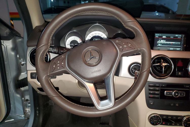 Used Mercedes-Benz GLK-Class 2013 GLK 300 4MATIC Dynamic Sunroof Model