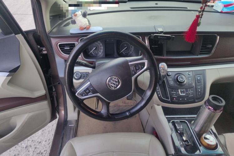 Used Buick GL8 2018 28T Luxury Model China VI Standard Steering Wheel