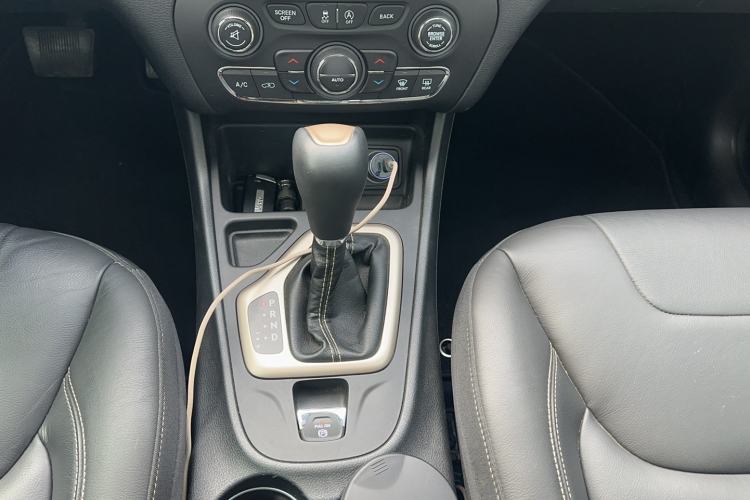 Used Jeep Cherokee 2017 2.0L Superior Edition