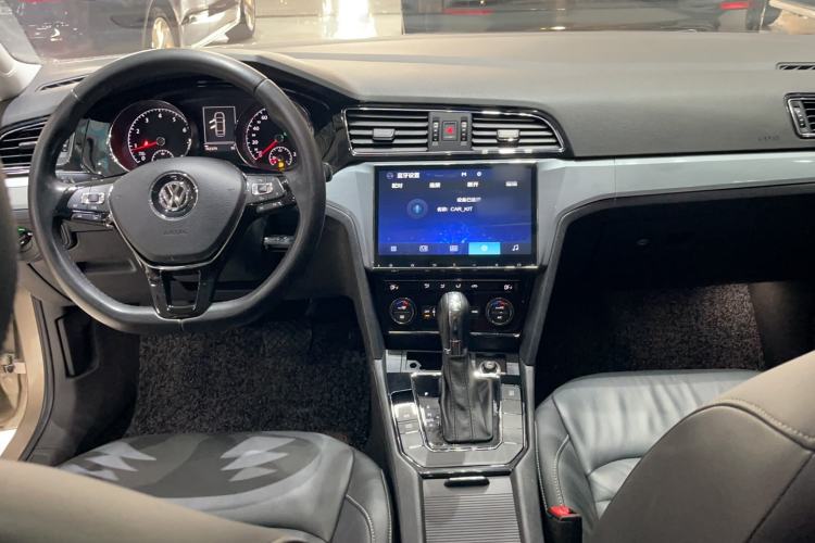 Used Volkswagen Lamando 2015 280TSI DSG Comfort Edition Center Console