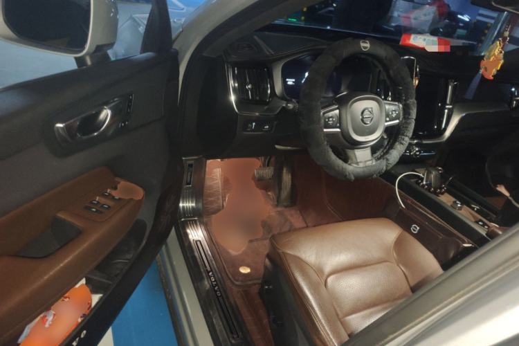 Used Volvo XC60 2022 B5 4x4 Zhiyi Luxury Edition
