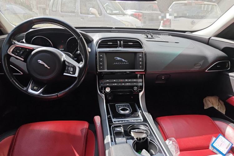 Used Jaguar XE 2015 2.0T 200 PS R-Sport