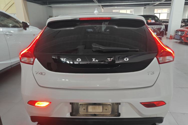 Used Volvo V40 2017 T3 Zhiyi Edition
