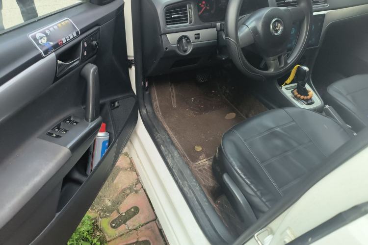 Used Volkswagen Lavida 2013 Revised Classic 1.6L Automatic Fashion Edition
