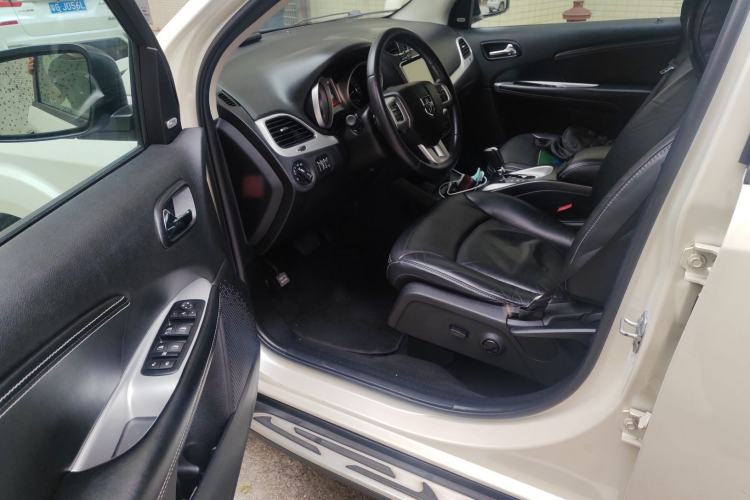 Used Dodge Journey 2013 2.4L Two-Wheel Drive Luxury Version