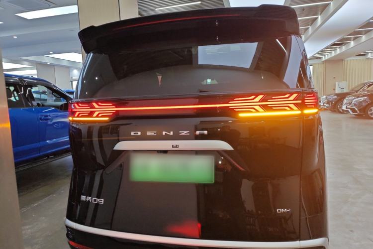 Used Denza D9 2024 DM-i 970 Luxury Model