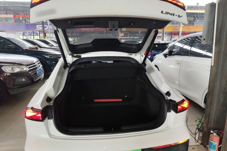 Used CHANGAN UNI-V 2022 1.5T Prestige Version Trunk