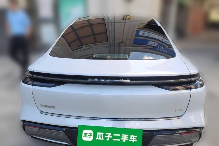 Used Geely Galaxy E8 2024 665 km Range Rear-Drive Starship Long-Range Version
