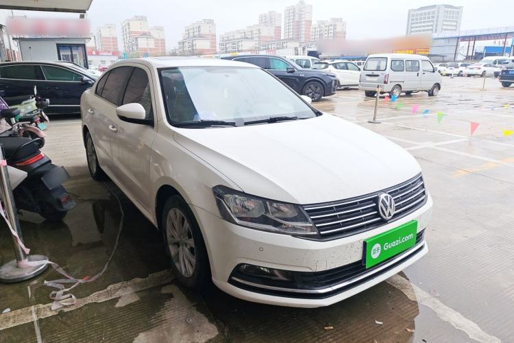 Used Volkswagen Lavida 2017 1.6L Manual Comfort Edition Front Right 45 Deg