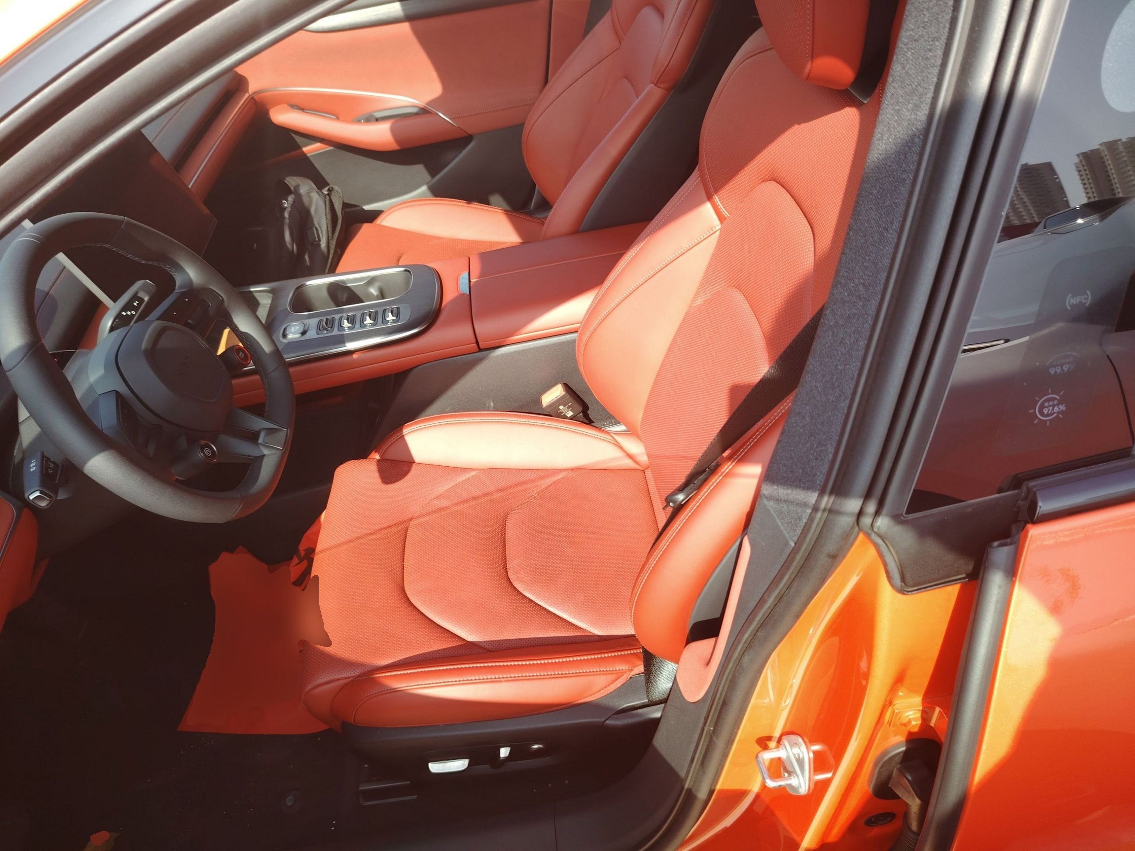 Переднее сиденье в автомобиле