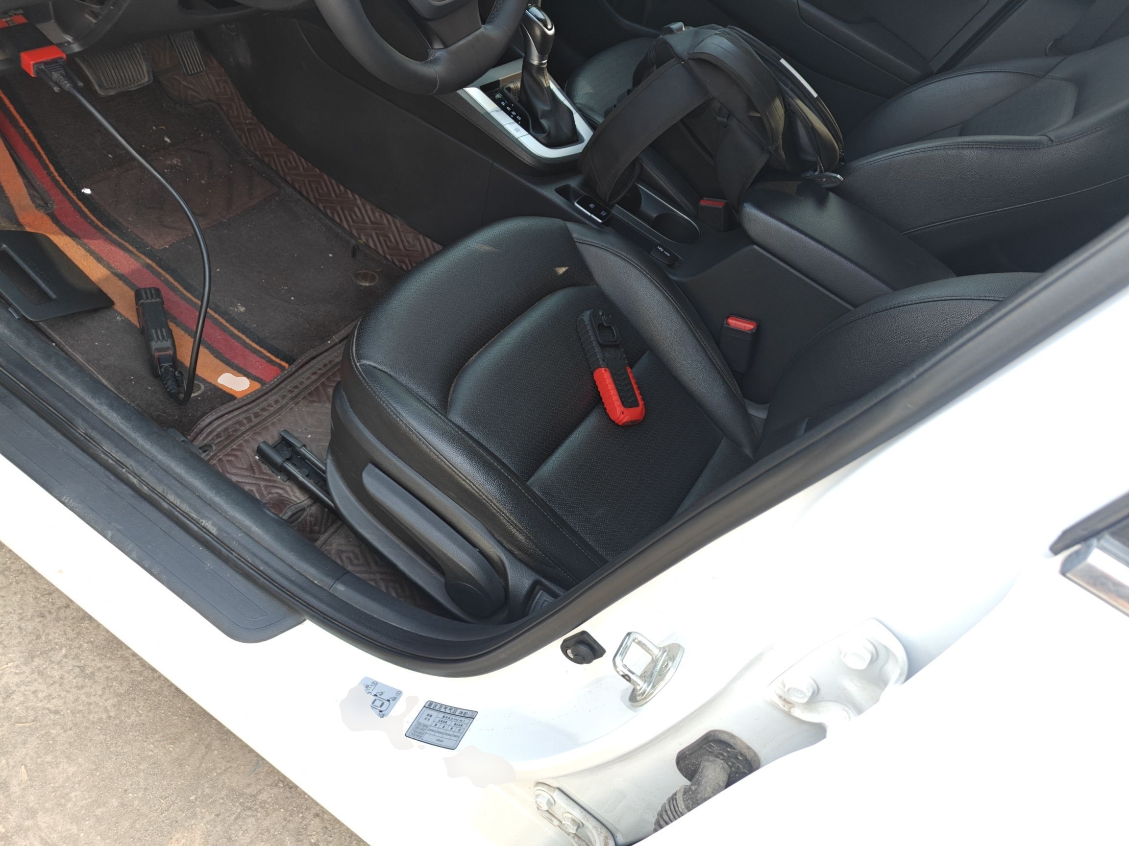 المقاعد الأمامية داخل السيارة