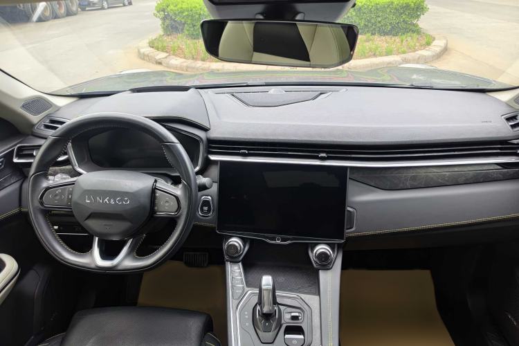 Used Lynk & Co 05 2020 2.0TD Two-Wheel Drive Shine Halo Interior 3