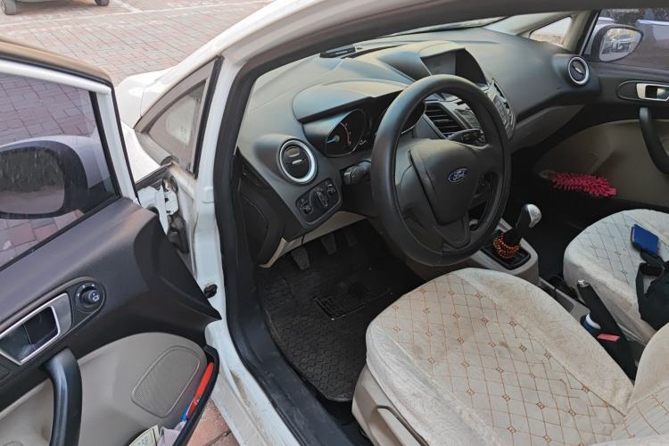Used Ford Fiesta 2013 Sedan 1.5L Manual Fashion Edition Driver Seat