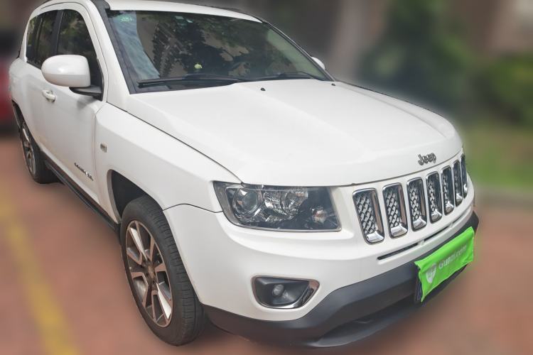 Used Jeep Compass 2013 2.0L two-wheel drive luxury version Front Right 45 Deg