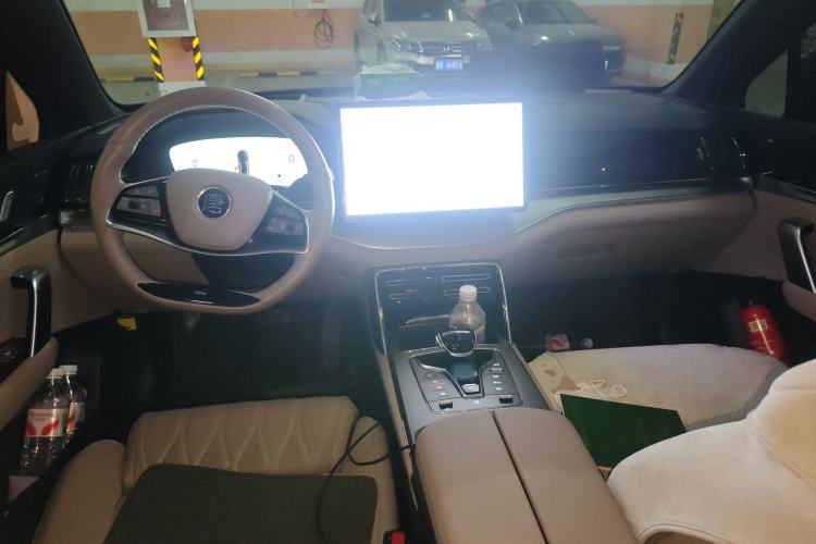Used BYD Tang New Energy 2024 DM-i Glory Edition 112KM Flagship Model Center Console