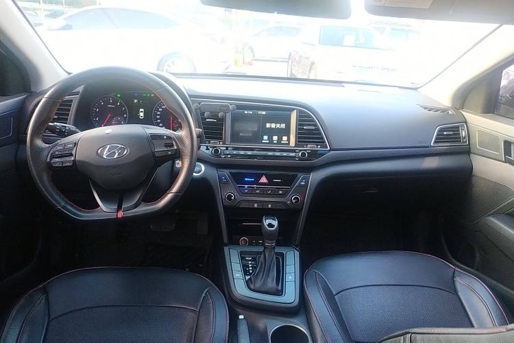 Used Hyundai Elantra (6th Generation / Lingdong) 2018 1.4T Dual-Clutch Xuan Dong · Dynamic Edition Center Console